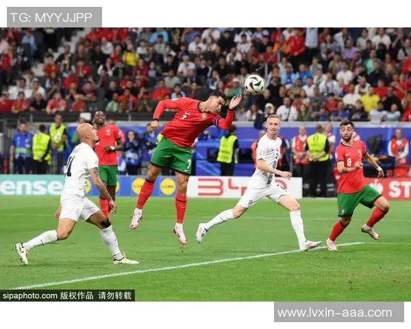 足球明星纷纷签约耐克球员品牌引发全球关注与热议 足球明星纷纷签约耐克球员品牌引发全球关注与热议