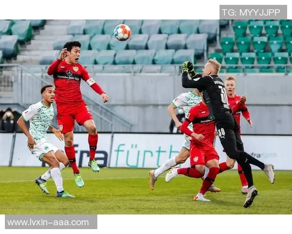 足球明星阵容对决谁能称霸绿茵场精彩对抗一触即发的巅峰对决 足球明星阵容对决谁能称霸绿茵场精彩对抗一触即发的巅峰对决